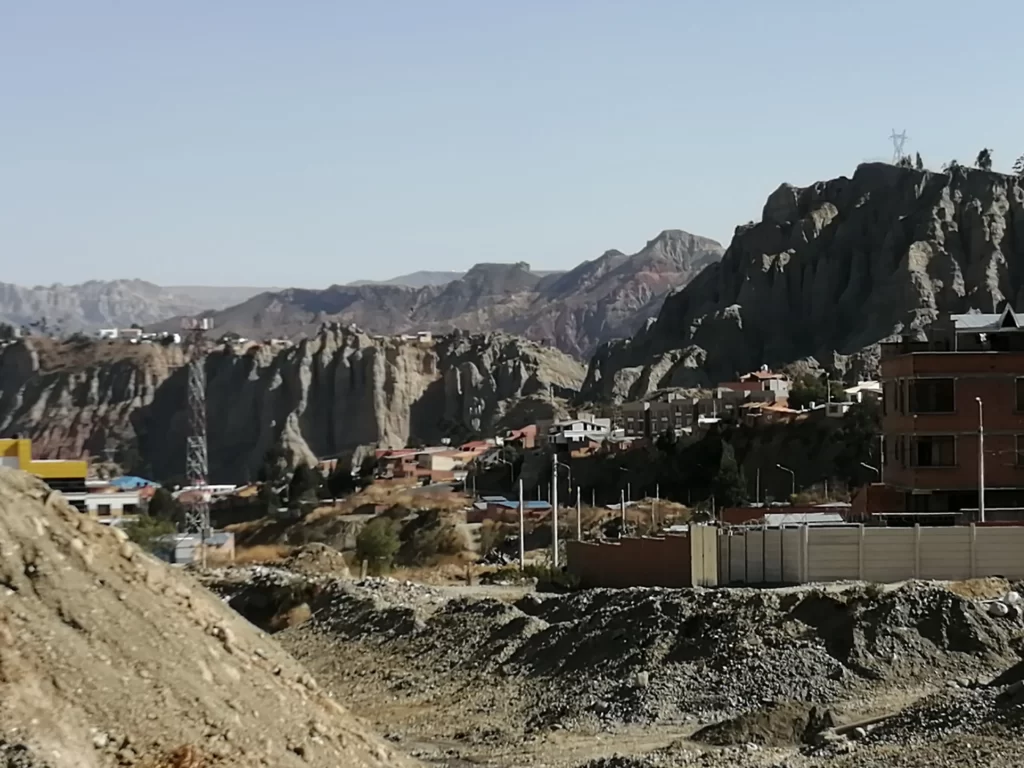 El cerro de Irpavi está calificado como no edificable, sin embargo está siendo urbanizado.